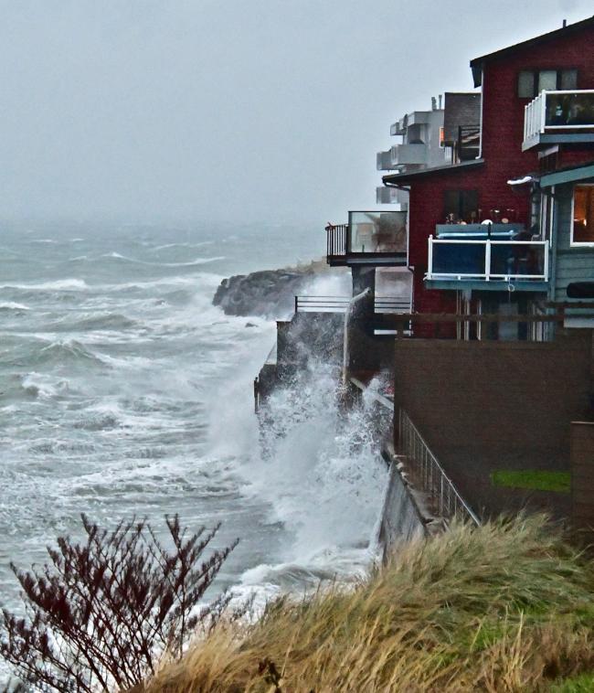 UPDATEPower outages hit parts of West Seattle, White Center & Burien